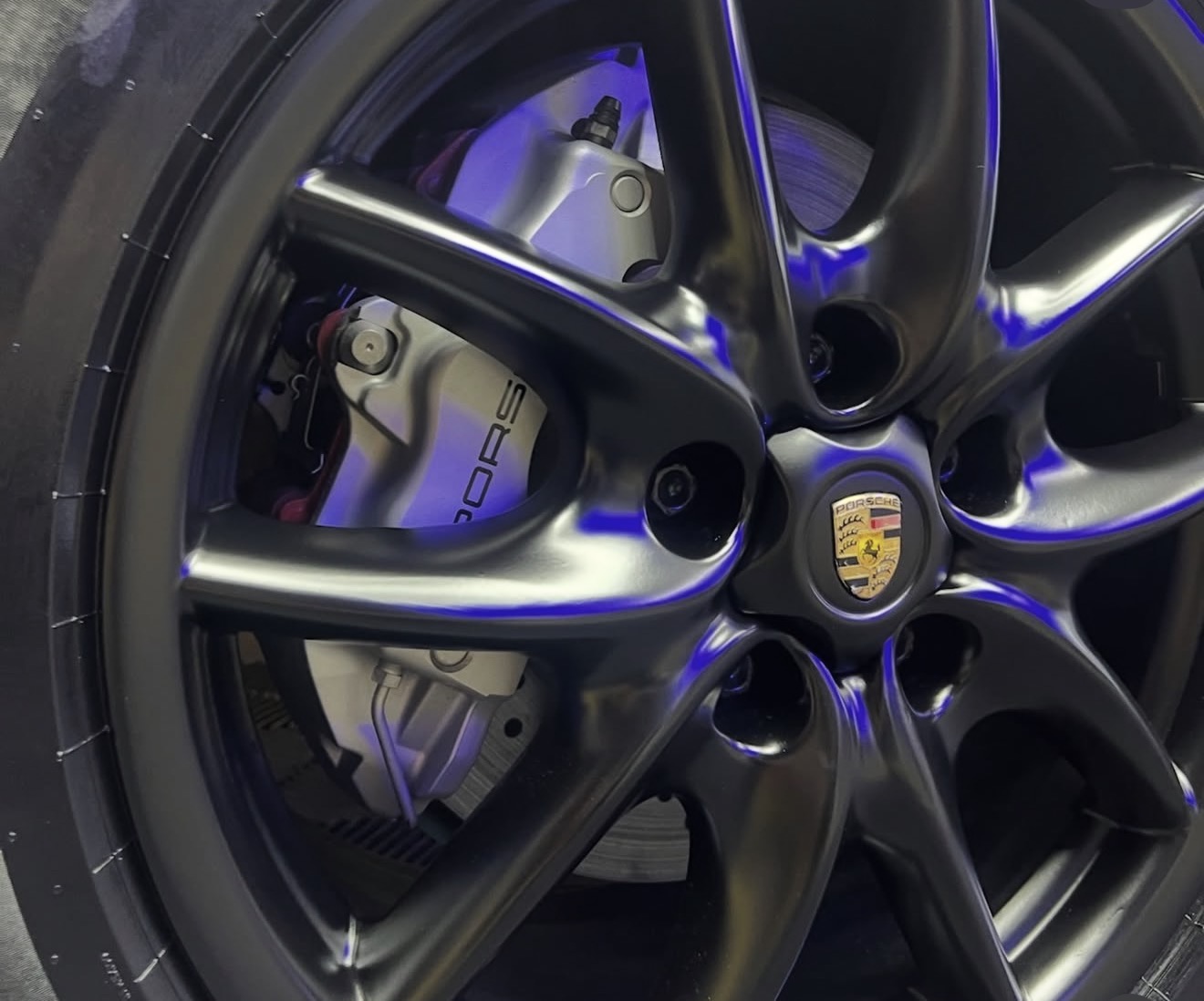 Porsche Cayenne — Blackout & Aros Satin 2
