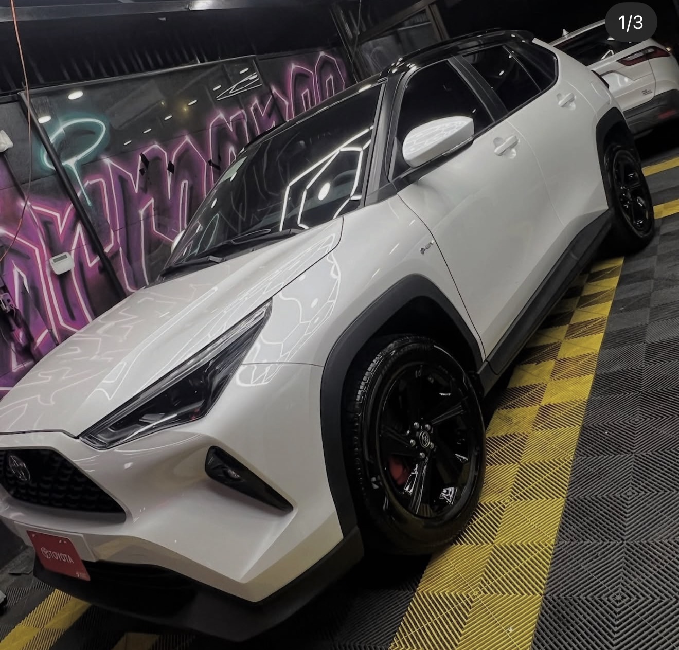 Toyota Yaris Cross 2025 — Piano Black & Caliper Cerámico Rojo