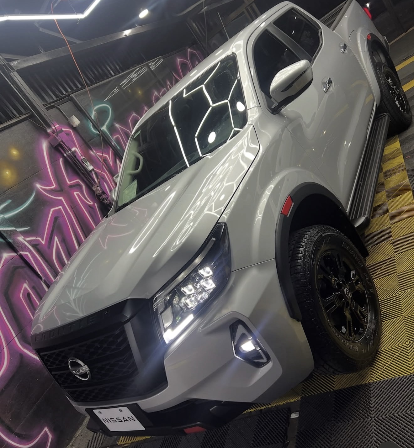 Nissan Frontier 2025 — Accesorios Look Pro 4X 2