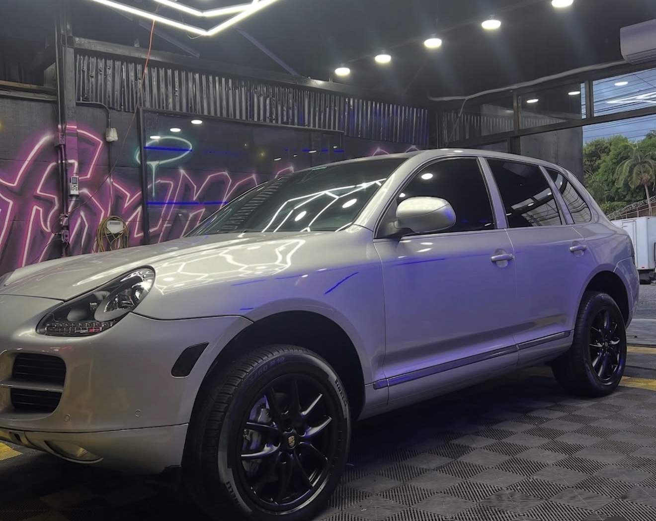Porsche Cayenne — Blackout & Aros Satin 3