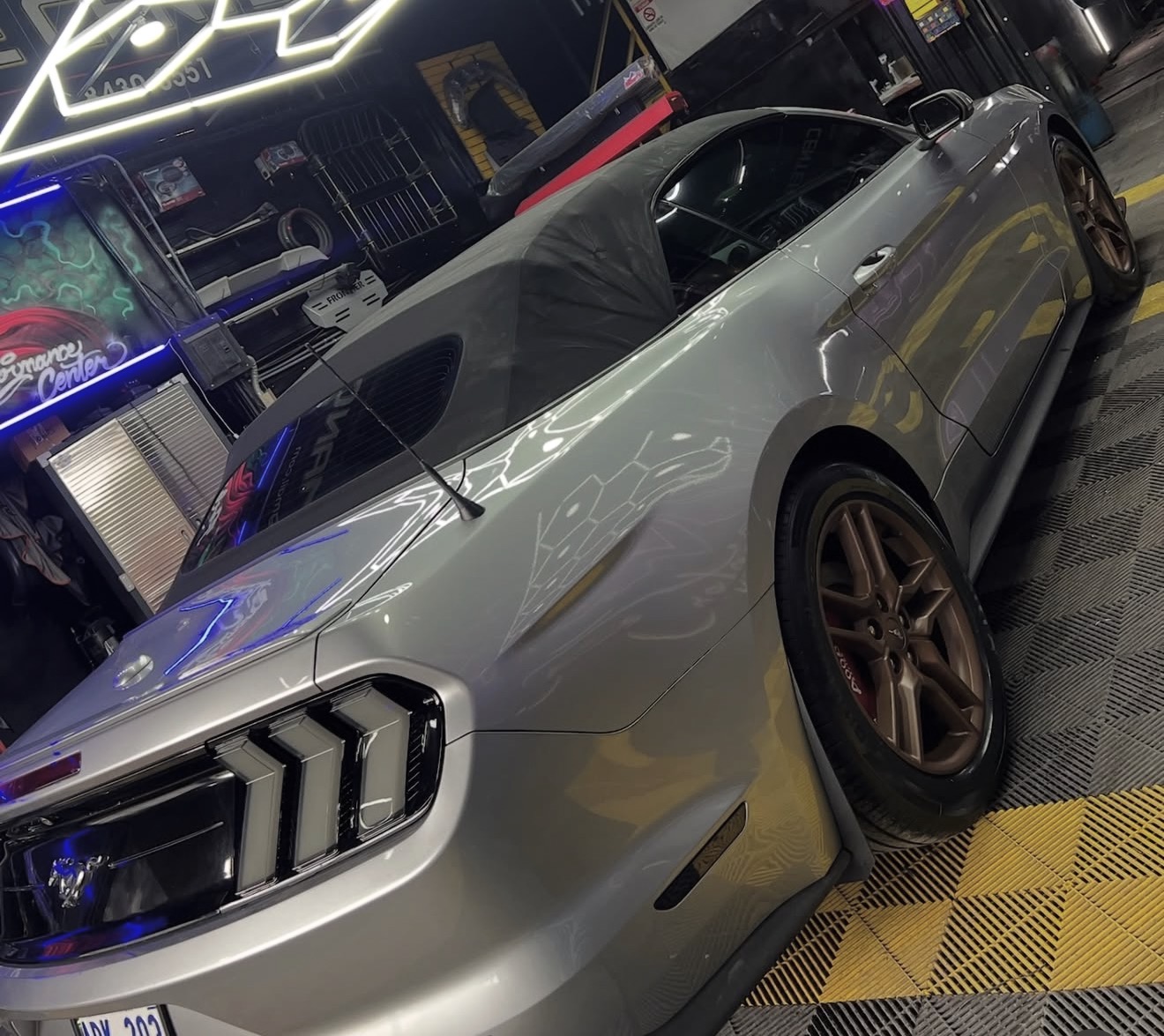Ford Mustang — Restauración & Tono Bronce Personalizado 4