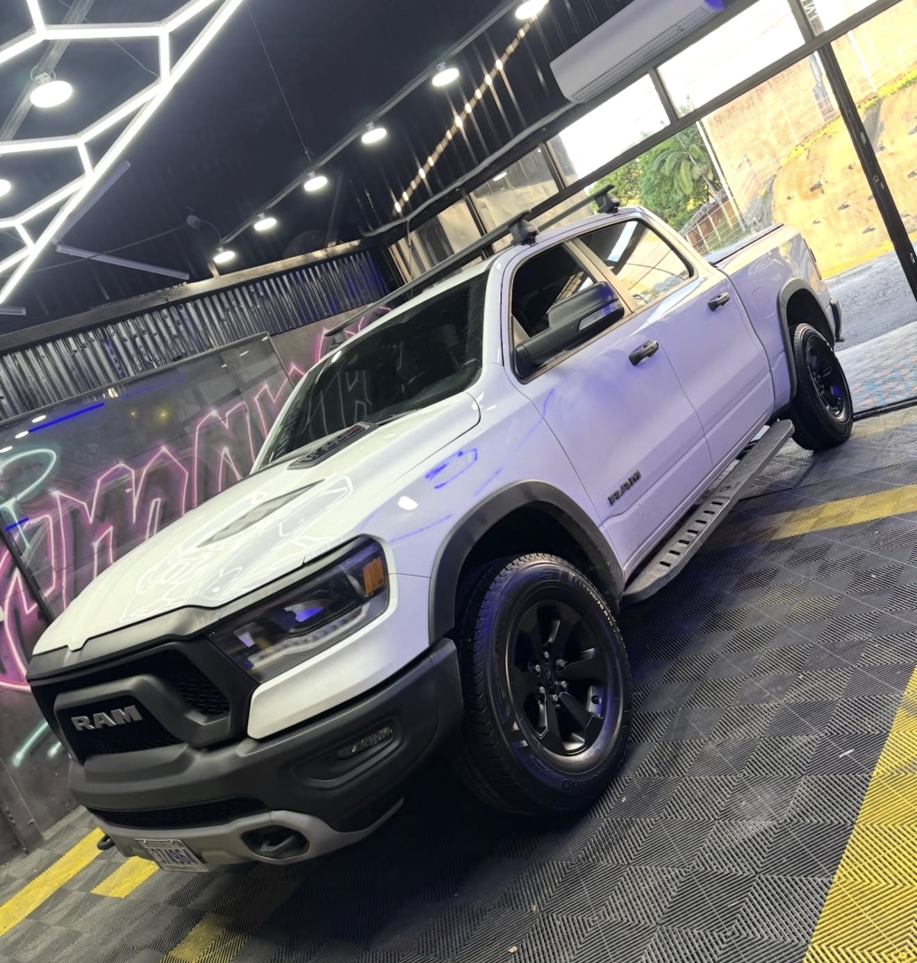 RAM 2026 — Blackout & Aros Satin Black 3