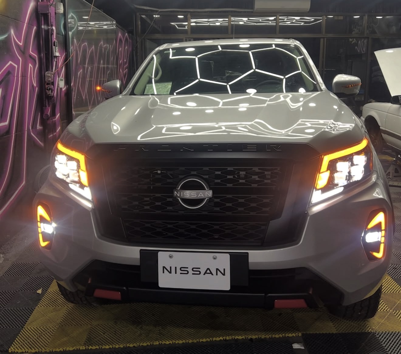 Nissan Frontier 2025 — Accesorios Look Pro 4X