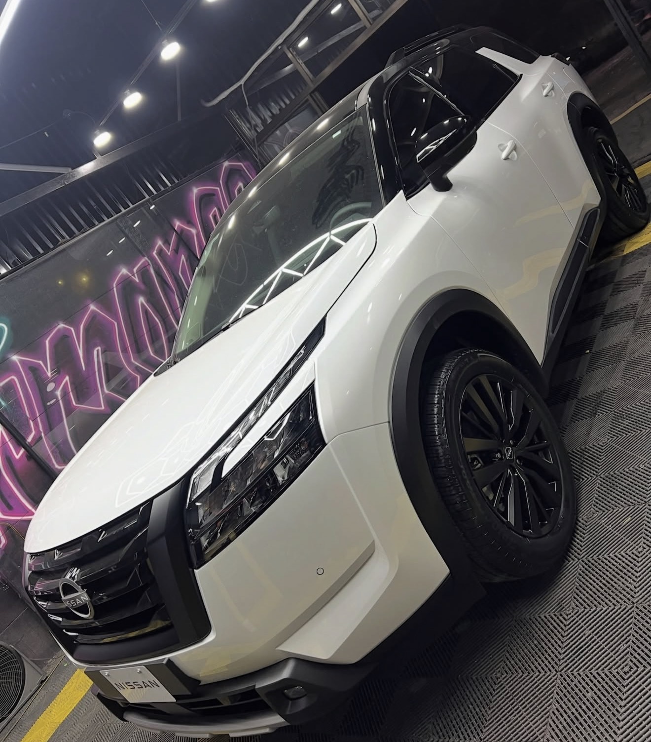 Nissan Pathfinder 2026 — Blackout Integral & Aros Black 4